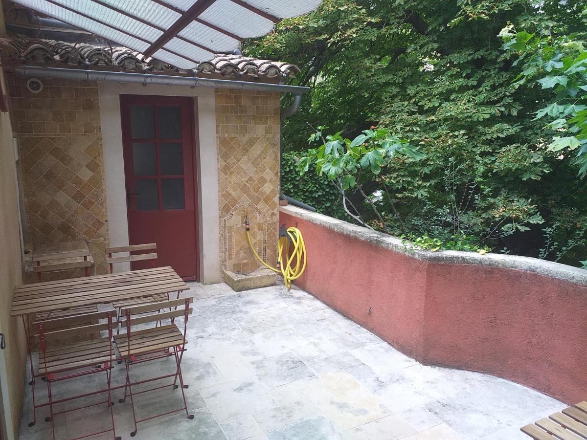 Maison Au Coeur De Fontaine De Vaucluse, Nichee Sur Le Rocher Et Surplombant La Sorgue Exterior photo